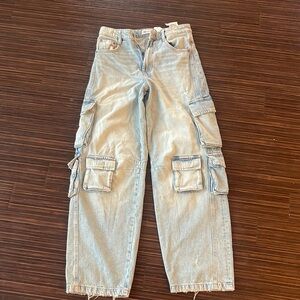 Never worn Zara cargo pants size 4